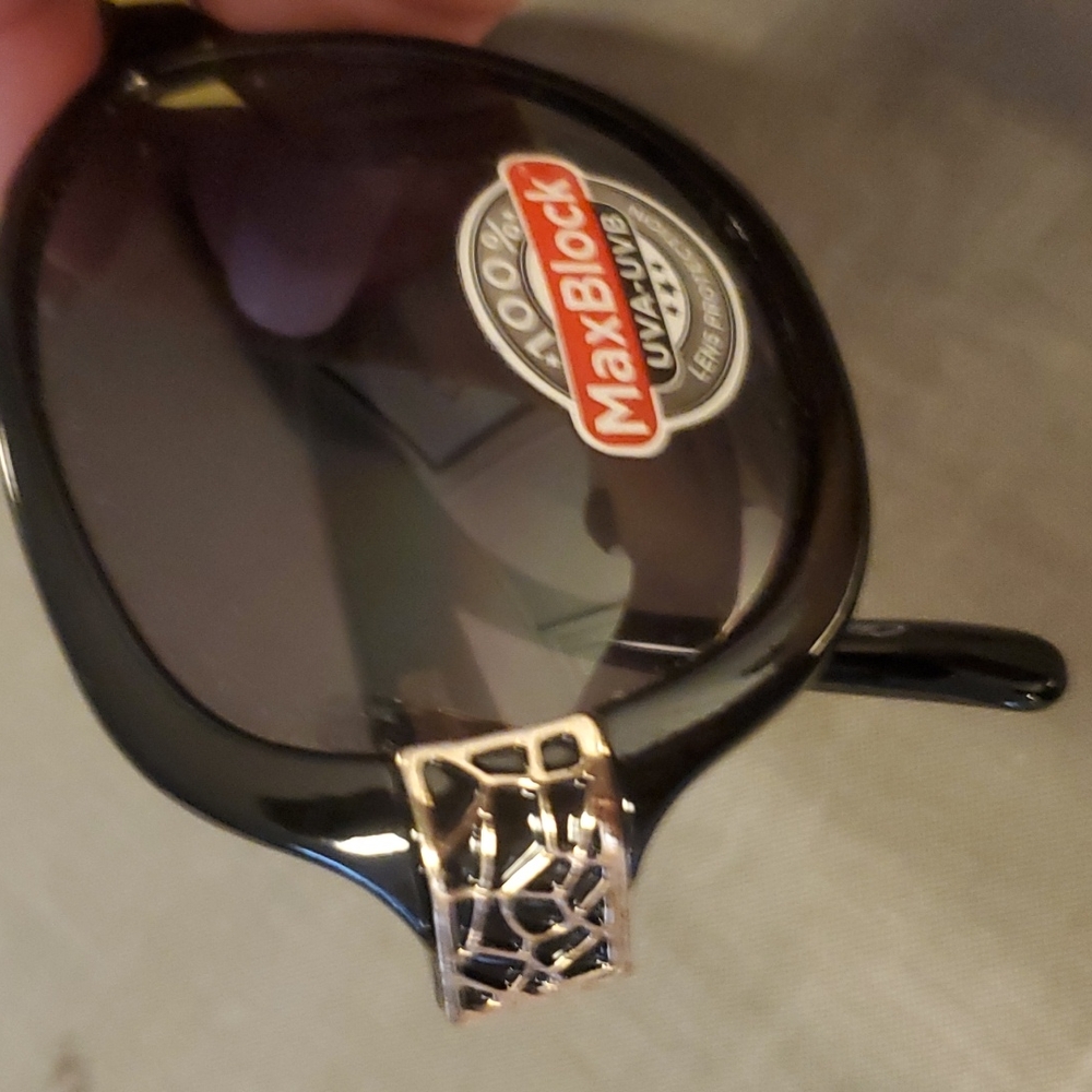 Foster Grant Sunnies - Picture 5 of 6